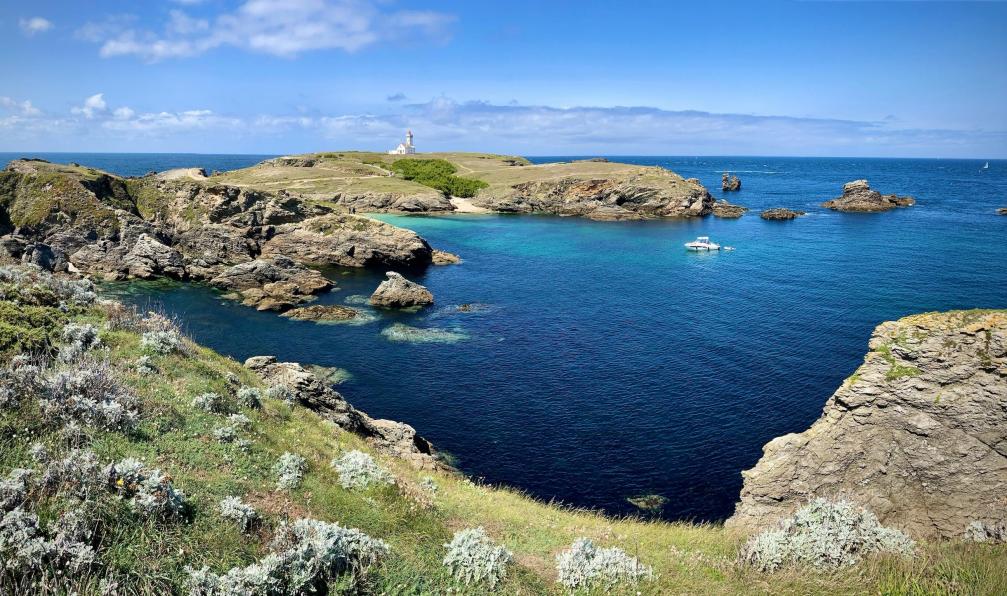 PHOTOPOLITAIN - Adobe stock - Vue panoramique sur la Pointe des Poulaines et son phare, Belle-île en mer, Morbihan, Bretagne, France - Belle-Ile-en-Mer bretagne-randonnee-belle-ile-en-mer