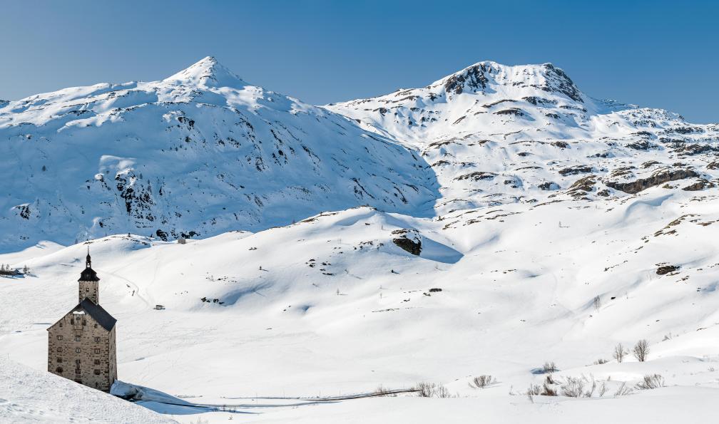 suisse-raquettes-a-l-hospice-du-simplon