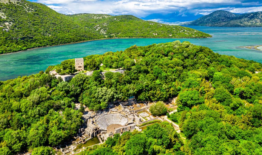 Andronov - Leonid - Adobe stock - Vue du site archéologique de Butrint, Albanie - L'Albanie du sud, entre terre et mer albanie-circuit-accompagne