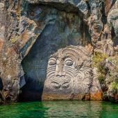 © Yakusheva - Alena - stock.adobe.com - Art rupestre Maori sur le lac Taupo, île du nord de la Nouvelle-Zélande tongariro randonnée