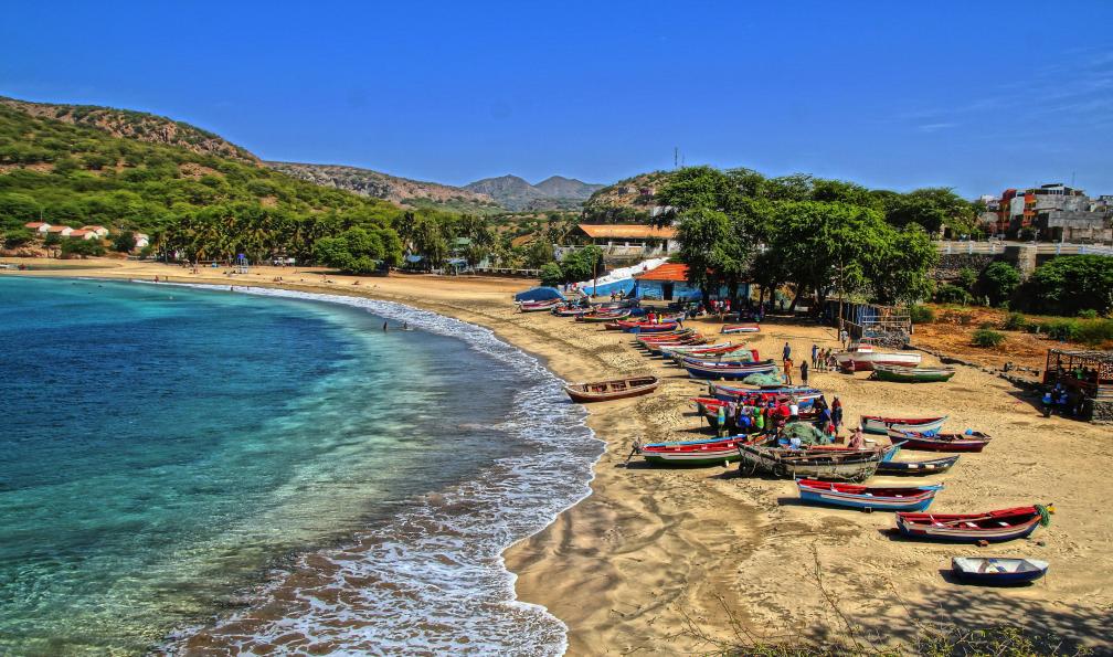 Iacob MADACI - istock - Retour de la pêche à la plage de Tarrafal, Cap-vert - Sentiers métissés du Cabo Verde cap-vert-trek-au-cap-vert