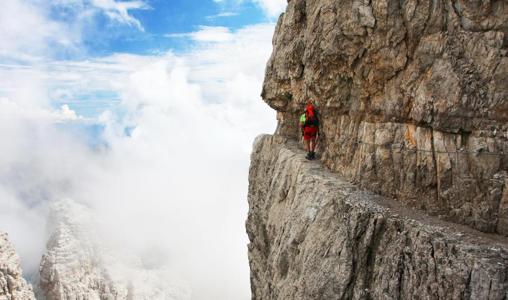 Jiri Vavricka - Shutterstock - Via Ferrata dans les Dolomites, Italie. - Les cimes magiques de la Brenta alpes-italiennes-via-ferrata-dolomites