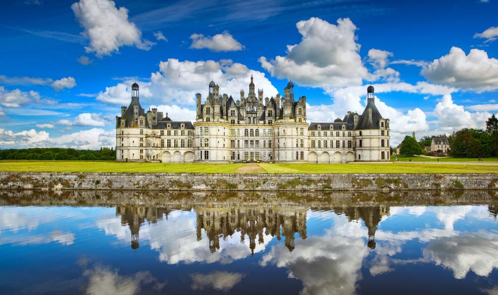 StevanZZ - Shutterstock - Chateau de Chambord, La loire, France. - La Loire à vélo : de Blois à Tours ouest-vallee-de-la-loire-a-velo