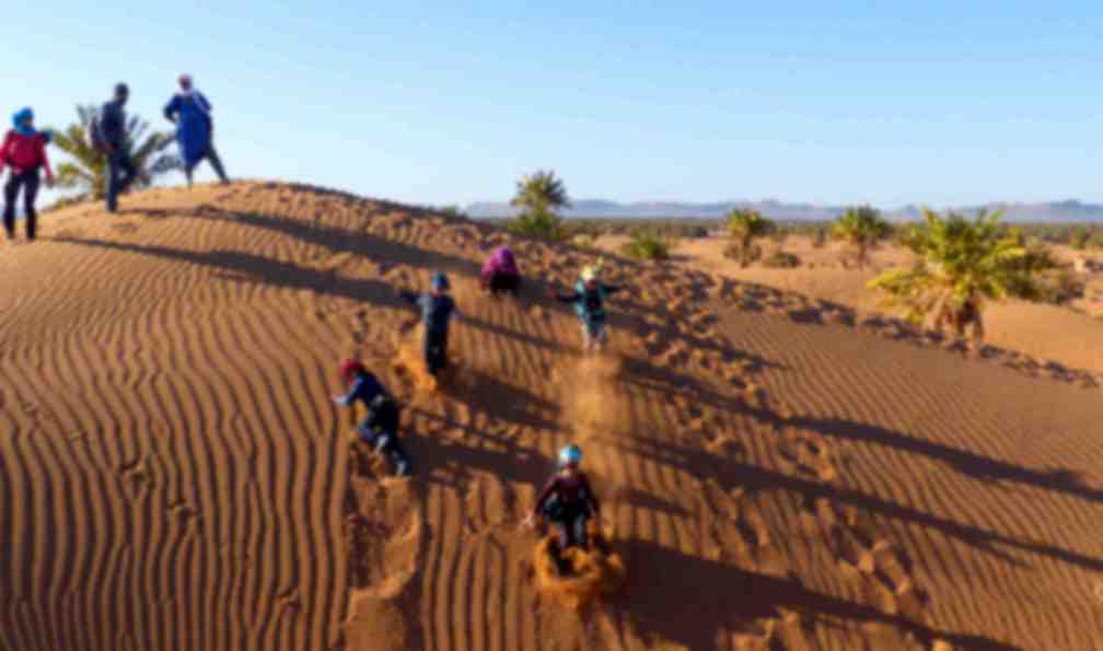 desert-marocain-marche-dans-le-desert
