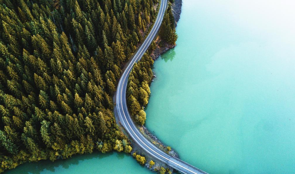 franckreporter - Istock - Route vue du ciel, Etats Unis. voyage autotour