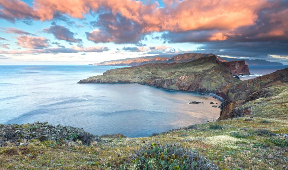 Evgeni Dinev - Adobe stock 159740008 - Côte est de l'île de Madère-Ponta de Sao Lorenco, Madère - Randonnée bien-être à Madère madere-bien-etre-a-madere