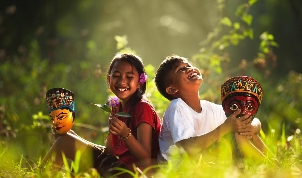 Iuliia Gatcko - Shutterstock - Enfants avec des masques, Indonésie. - Bali-Gili des petits bali-indonesie-en-famille