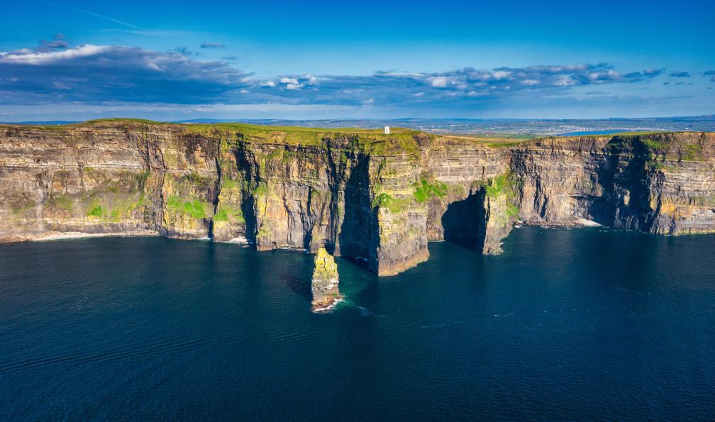 Kosmider - Patryk - Adobe Stock - Vue aérienne de la cote des Cliffs of Moher in County Clare, Irlande - Best of Connemara & ouest irlandais irlande-connemara-irlande