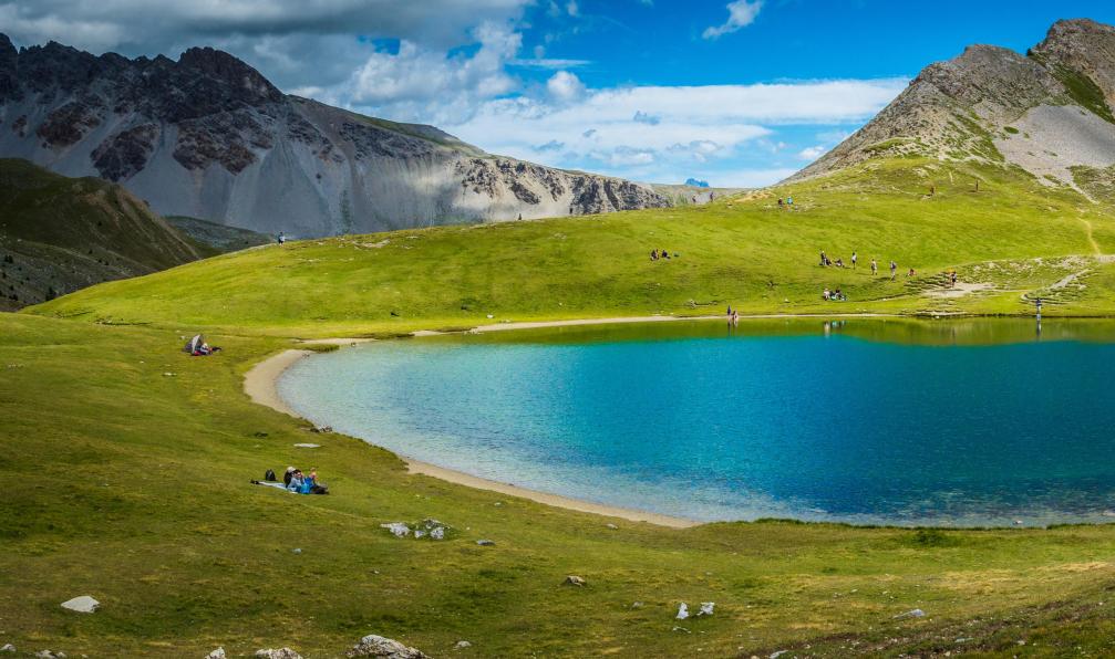 Maxime - 170809323 - Adobe stock - Le beau lac bleu de Souliers dans le Queyras, Alpes, France - Le tour du Queyras confort alpes-francaises-tour-queyras-confort