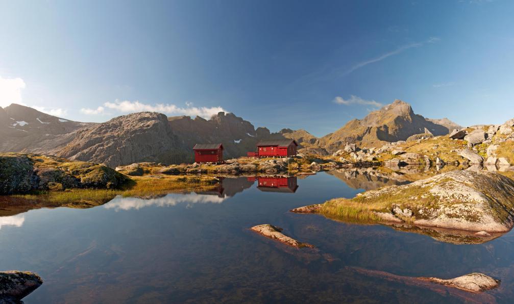 Vkhom68 - Istock - trek vers Munkebu et Munkan, Lofoten, Norvège. - La traversée des îles Lofoten lofoten-autotour-norvege