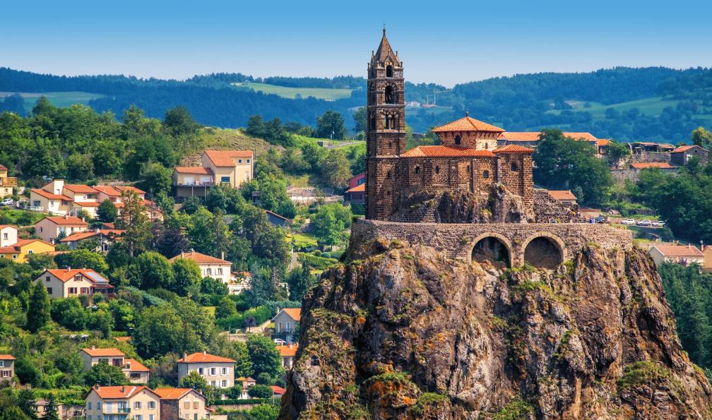 Xantana - Istock - Saint Michel dAiguilhe chapelle à Le Puy en Velay; France - Compostelle : Le Puy - Nasbinals massif-central-compostelle-le-puy