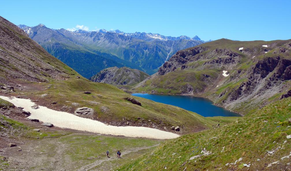Bernaudon - Myriam - Randonneurs près du le lac de Malrif, Queyras, Alpes, France - Le Tour du Queyras intégral (8 jours) alpes-francaises-tour-du-queyras-8-jours-avec-transfert-bagages
