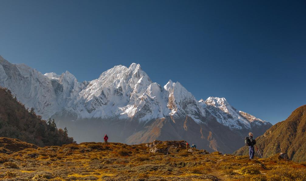 trek manaslu