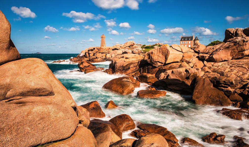 RicoK69 - Istock - phare de ploumanac'h, côte granit rose, Bretagne. - La Côte de Granit Rose bretagne-randonnee-cote-d-armor