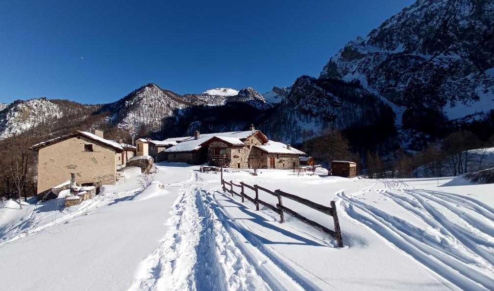 Giraudo - Luca - Hameau de Pratorotondo, Val Maira, Piémont italien - Découverte du Val Maira à raquettes alpes-italiennes-neiges-occitanes