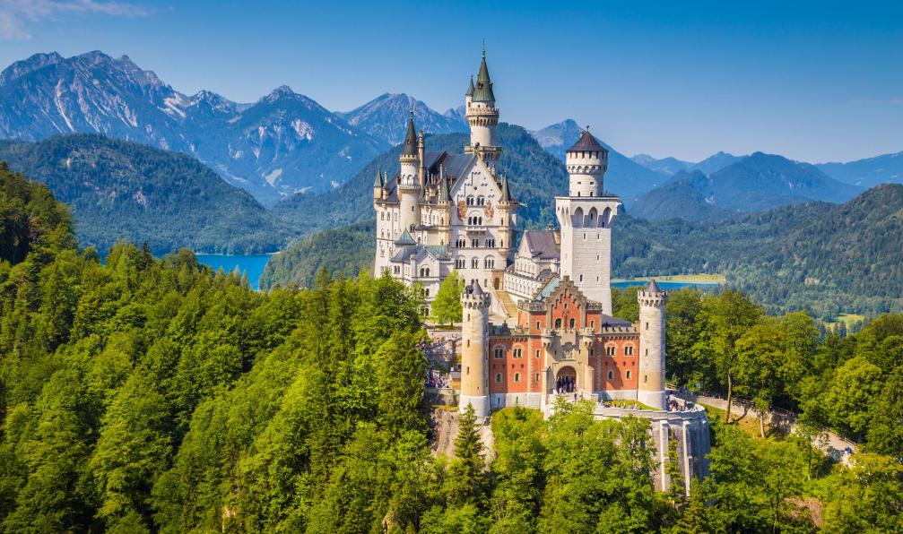 bluejayphoto - Istock - Château de Neuschwanstein, Bavière, Allemagne. - Voyages et randonnées en Allemagne Voyages et randonnées en Allemagne