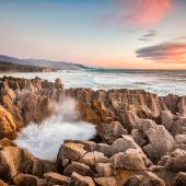 © Colin & Linda McKie - Adobe stock - Pancake Rocks au coucher du soleil, côte ouest, Nouvelle-Zélande circuit découverte nouvelle zélande