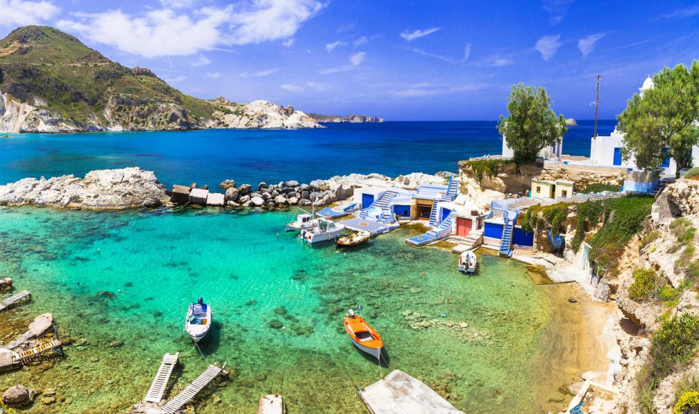 Freeartist - Istock - Milos -village traditionnel Mandrakia dans les Cyclades; Grèce - Idylliques Cyclades : Sifnos, Kimolos et Milos cyclades-voyage-grece-pas-cher