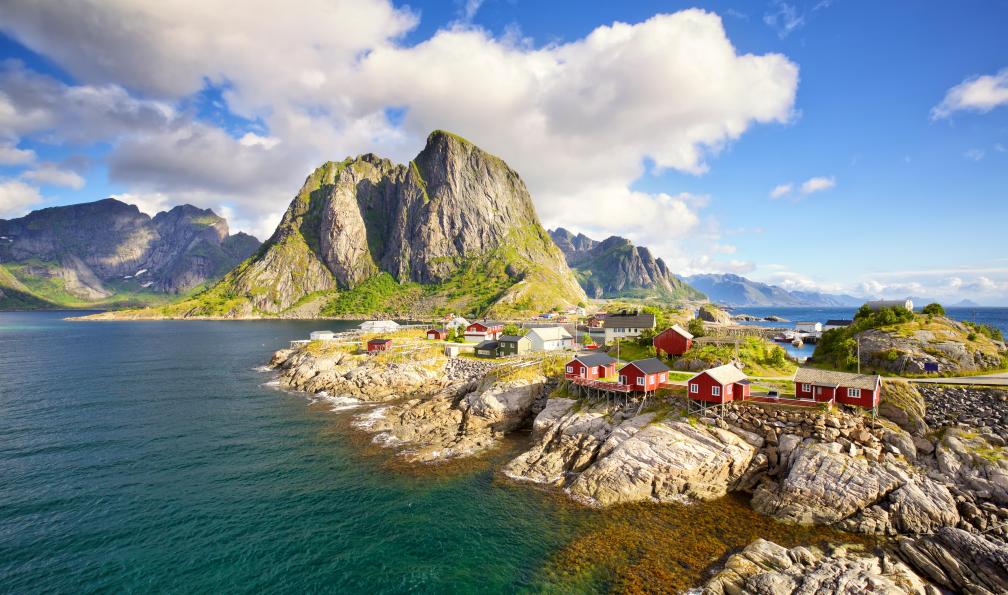 dibrova - Istock - village et cabanes de pêcheurs dans les Lofoten, hamnoy;Norvège - Des fjords aux Lofoten fjords-du-sud-fjords-norvegien-et-iles-lofoten