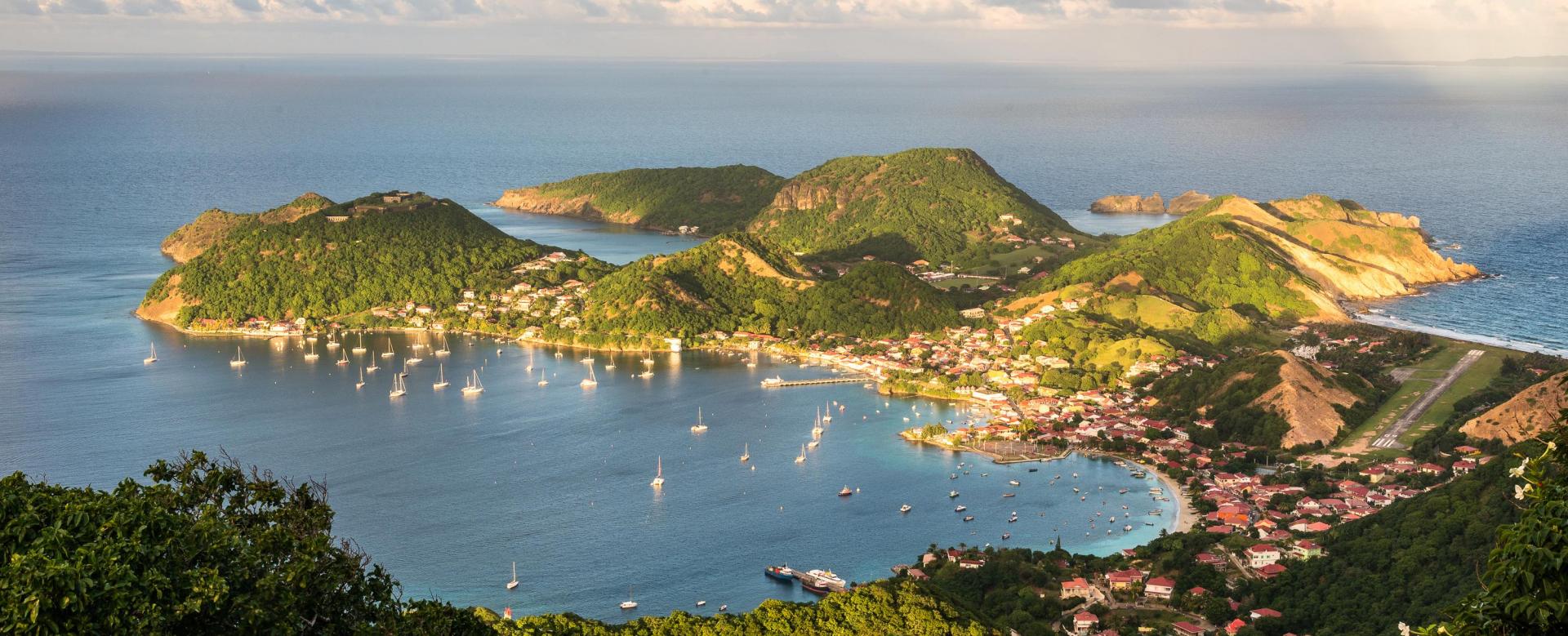 guadeloupe-jungle-plage-et-volcan