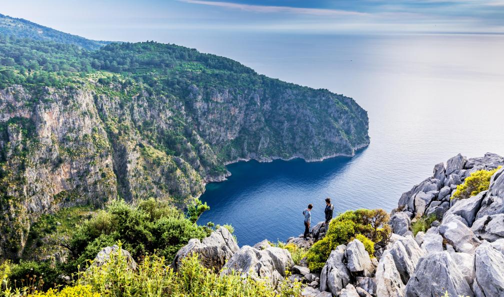 Nejdet Duzen - Shutterstock - Marcheur dans la vallée des papillons;Turquie - Lycian Way turquie-randonnee-voie-lycienne
