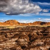 © PhotosTime - Istock - Bardenas Reales parc naturel de Navarre, Espagne. randonnée desert de bardenas