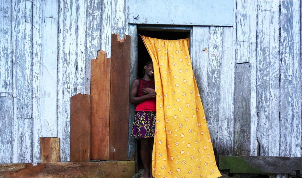 Yann Delord_Walk Inn - sao tomé, femme, portrait, maison, afrique - Voyages et randonnées à São Tomé et Príncipe Voyages et randonnées à São Tomé et Príncipe
