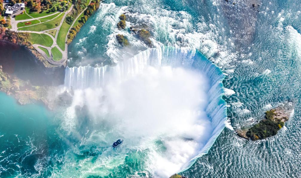 surangaw - Stock Adobe - Les chutes du Niagara vues du ciel, Canada - Des chutes du Niagara au Quebec quebec-des-chutes-du-niagara-a-quebec