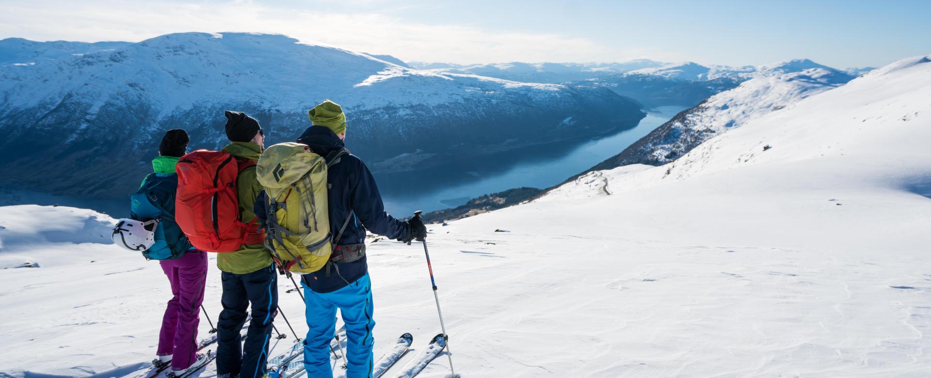 ski-de-printemps-dans-les-fjords-norvegiens