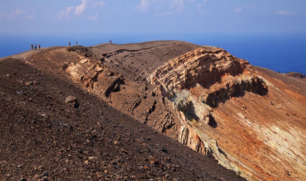 iles-eoliennes-trek-volcans
