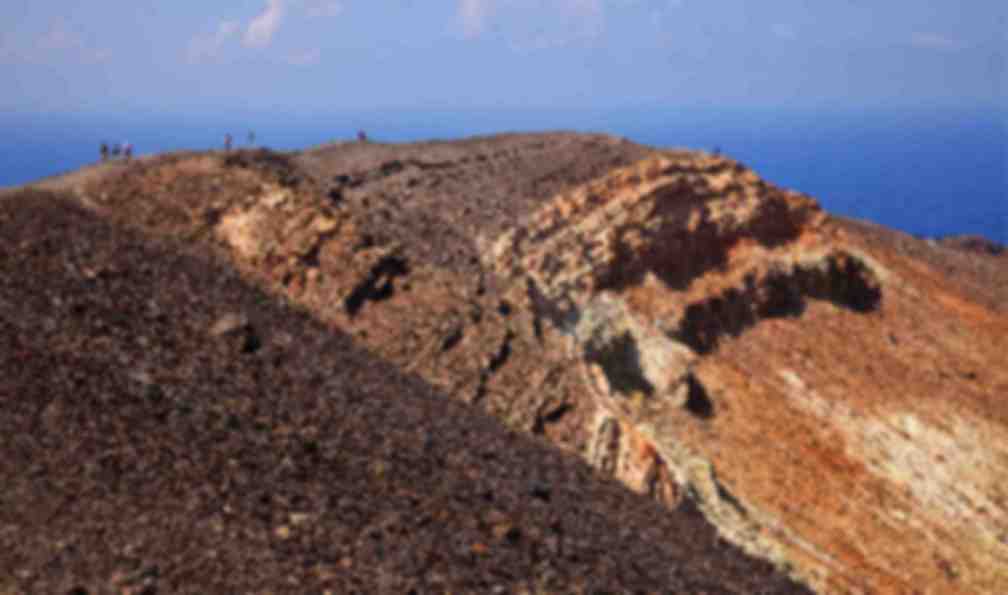 iles-eoliennes-trek-volcans