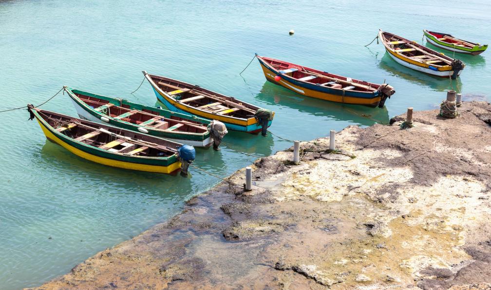 sam74100 - Istock - Bateau de pêcheur au port; Cap-Vert - Balade capverdienne cap-vert-cap-vert-randonnee