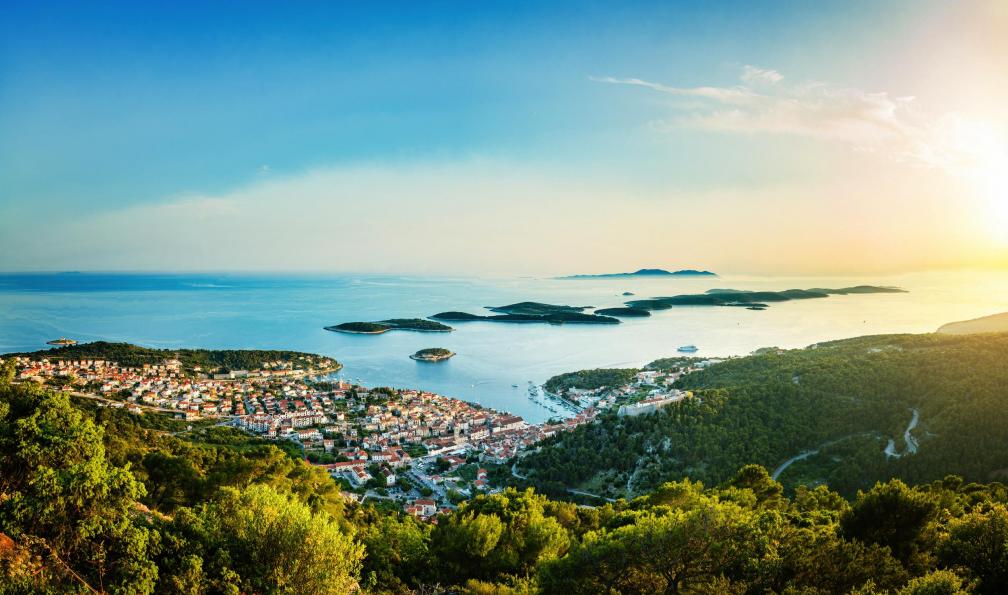 mbbirdy - Istock - Ville de Hvar, Croatie. - La Dalmatie de Zagreb à Dubrovnik croatie-parc-national-plitvice
