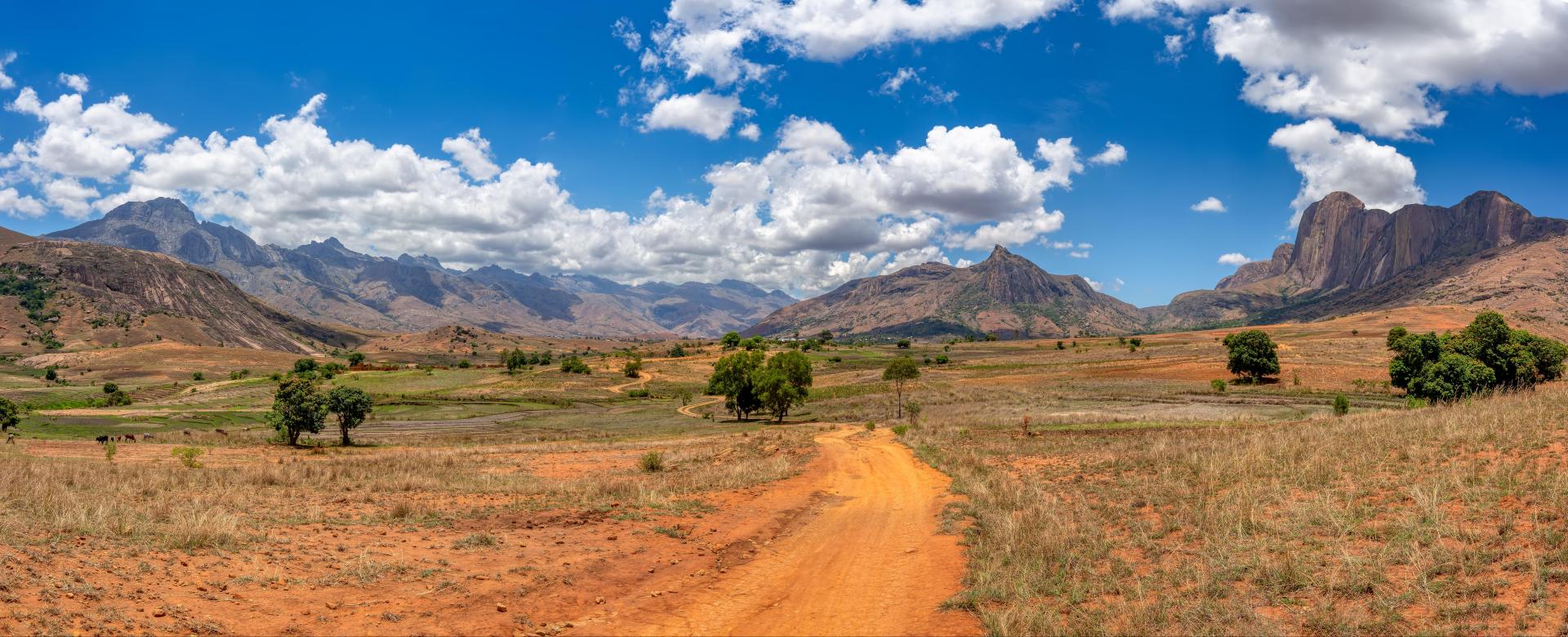lile-aux-montagnes-rouges