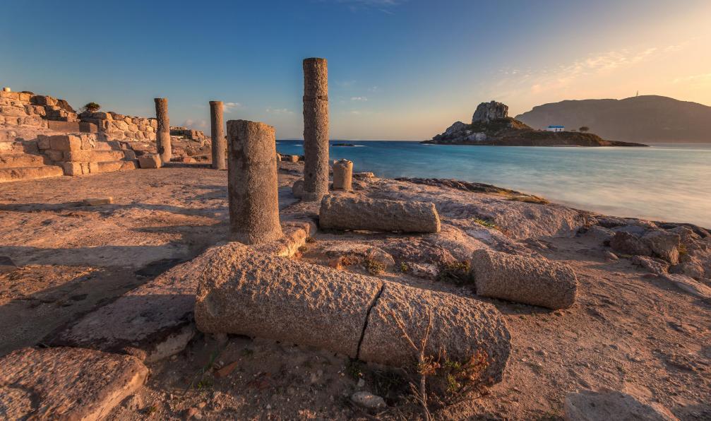 mike_drosos - Istock - Archipel du Dodécanèse, sur l'île de Kefalos,Colonne architecturale;Grèce - La Crète buissonnière en famille crete-crete-en-famille