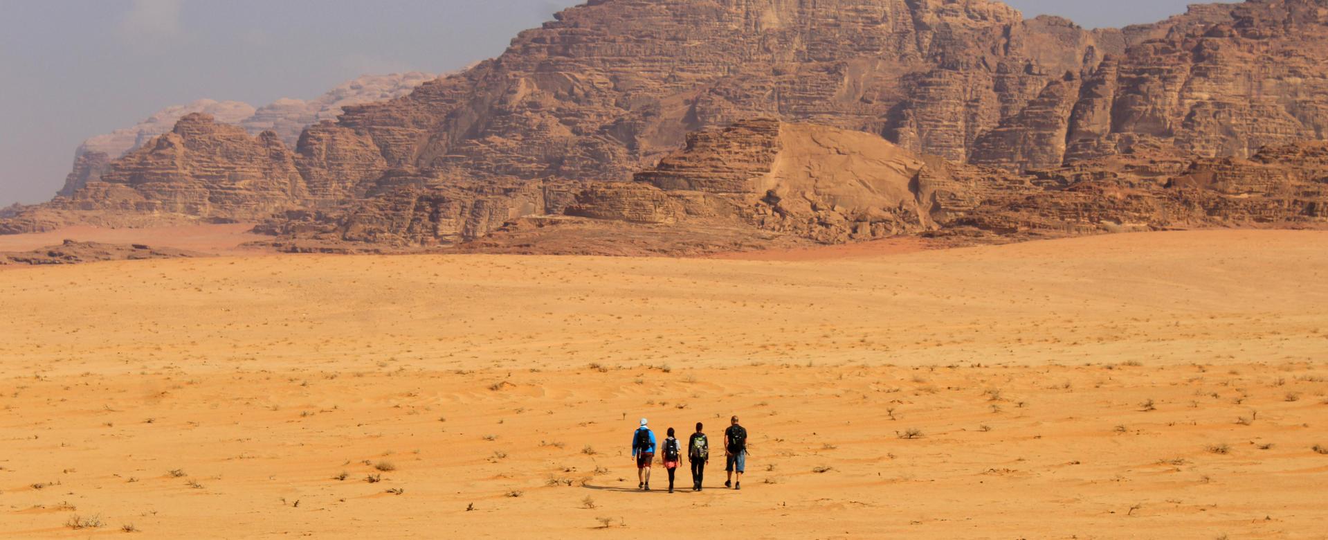 du-wadi-rum-a-petra-par-la-vallee-arcenciel
