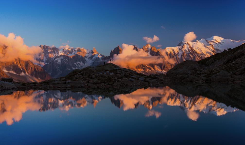 cta88 - Istock - Vue du Lac Blanc sur le mont-blanc, au dessus de Chamonix, Alpes, France - Le tour du Mont-Blanc confort alpes-francaises-tour-du-mont-blanc-randonnee