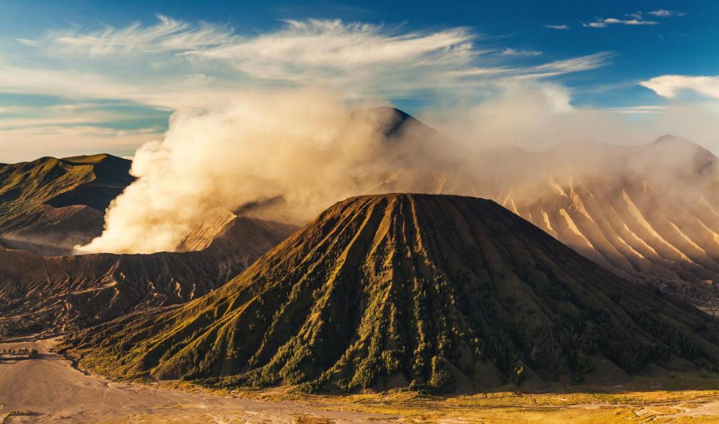 Anton_Petrus - Istock - Volcan Bromo, Java, Indonésie. - Montagnes vivantes bali-trek-bali-java-lombok