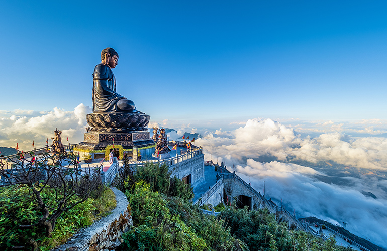 Statue du Bouddha Géant au sommet du mont Fansipan, région de Sapa, Lao Cai, Vietnam