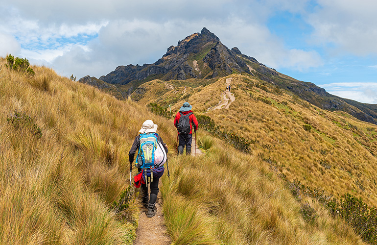 Randonneurs sur un sentier, volcan Pichincha, Quito, Équateur