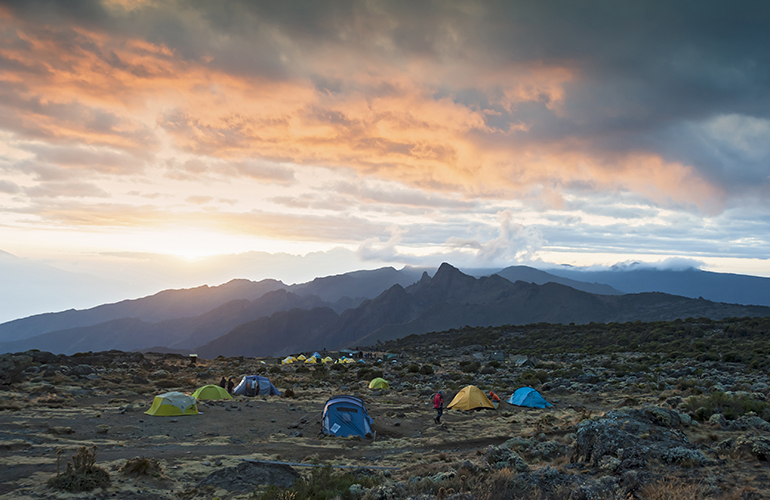 Coucher de soleil au Camp Abhainn, Shira hut, mont Kilimandjaro - Tanzanie