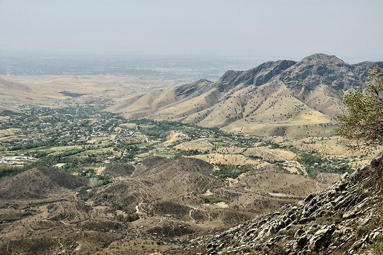 Panorama sur les monts Zerafshan, Ouzbékistan 