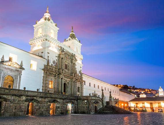 Plaza de San Francisco dans la vieille ville de Quito, Équateur