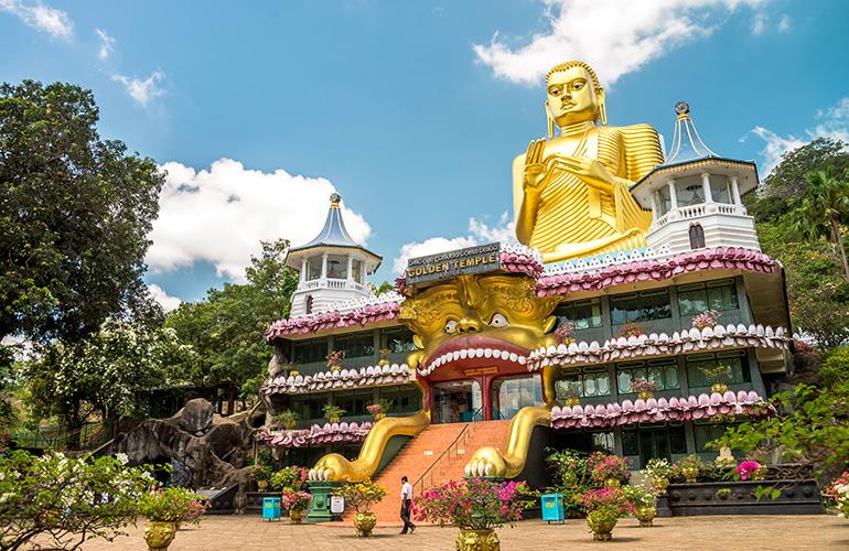 © Istock - ValeriiIavtushenko Temple troglodyte de la grotte de Dambulla, Sri Lanka