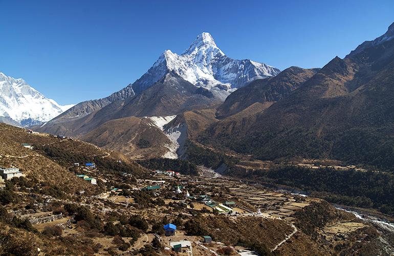 © Crétois - Chloé - Allibert Trekking Village de Pangboche et montagne Ama Dablam, vallée du Khumbu, Népal.