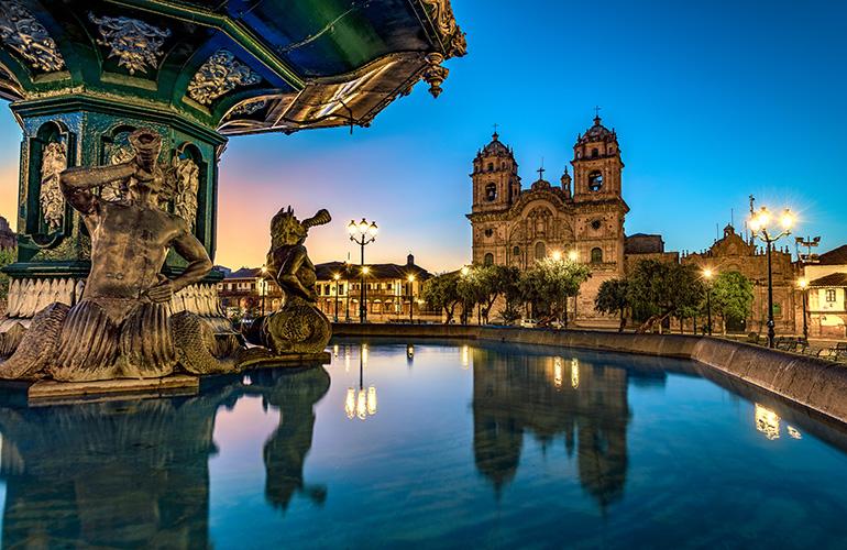 © finkandreas - Adobe Stock Centre ville de Cuzco et sa cathédrale, Pérou.