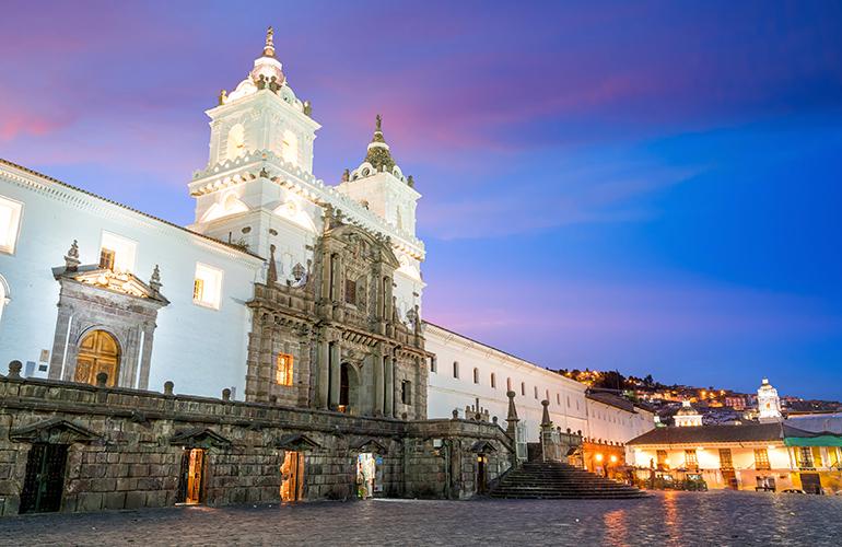Plaza de San Francisco dans la vieille ville de Quito, Équateur