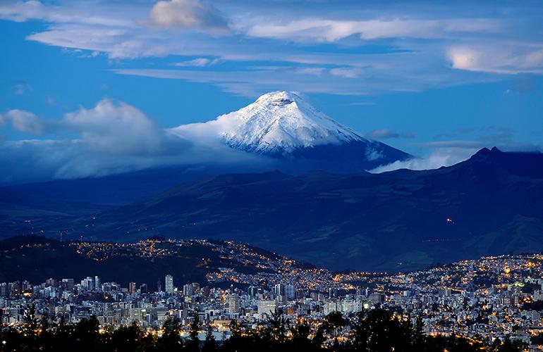 Le volcan Cotopaxi protège la ville de Quito, en Équateur