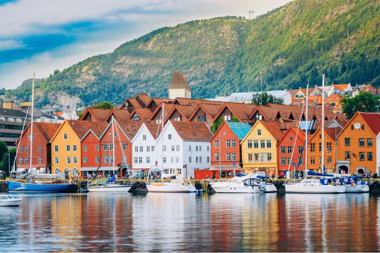 © bruev - i Stock bergen norvège été