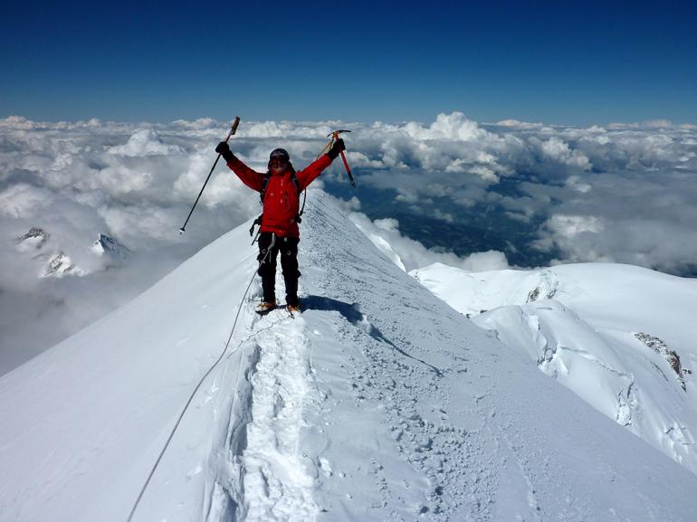 © Copyright en cours de publication alpiniste sommet mont blanc